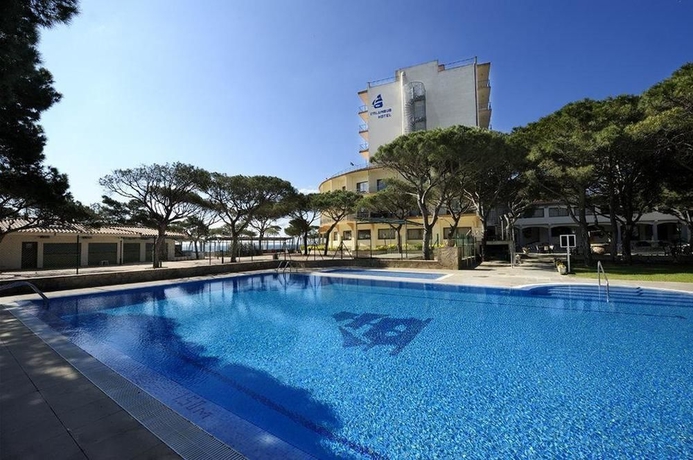 Imagen de la piscina del Hotel Columbus, Playa de Aro. Foto 10