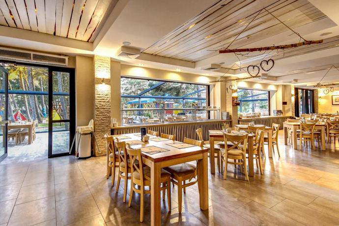 Imagen de los interiores del Hotel Columbus, Rowy. Foto 13