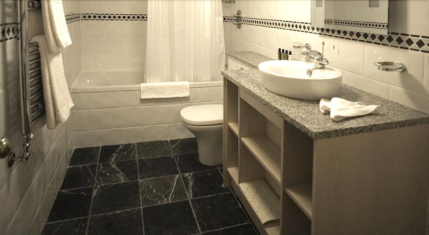 Imagen de la habitación del Hotel Colwick Hall. Foto 16