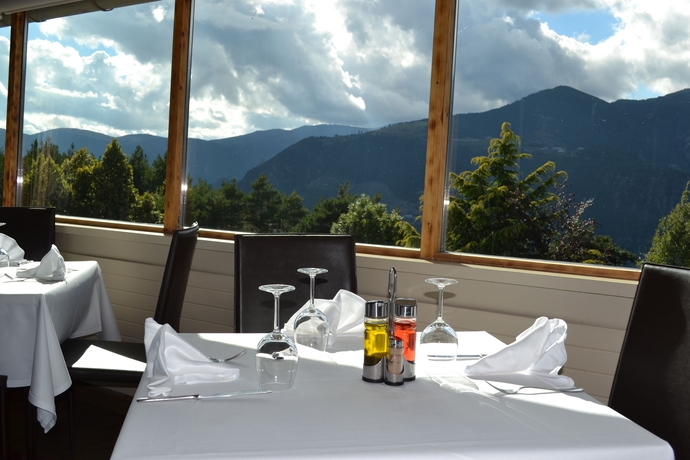 Imagen del bar/restaurante del Hotel Coma Bella. Foto 3