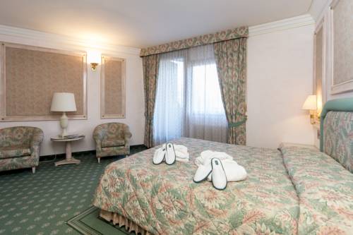 Imagen de la habitación del Hotel Comano Cattoni Holiday. Foto 5