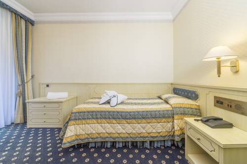 Imagen de la habitación del Hotel Comano Cattoni Holiday. Foto 7