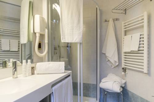 Imagen de la habitación del Hotel Comano Cattoni Holiday. Foto 12