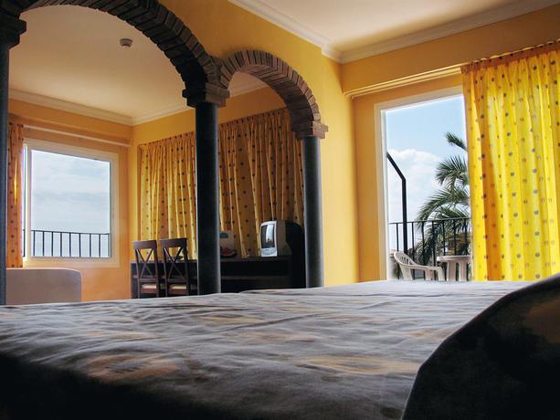 Imagen de la habitación del Hotel Comarruga Platja. Foto 6