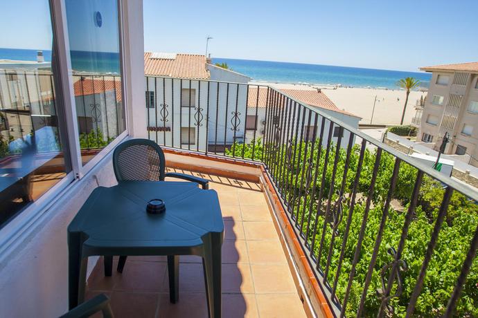 Imagen de los exteriores del Hotel Comarruga Platja. Foto 8