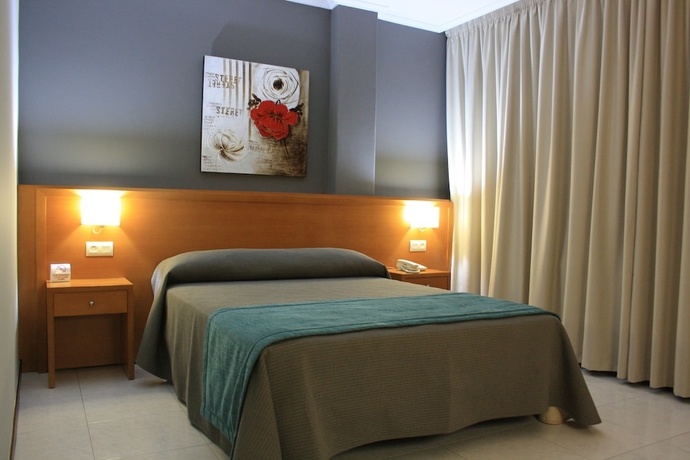 Imagen de la habitación del Hotel Combarro. Foto 4