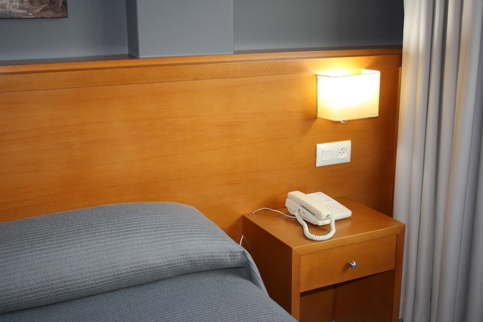 Imagen de la habitación del Hotel Combarro. Foto 8