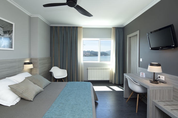 Imagen de la habitación del Hotel Combarro. Foto 11