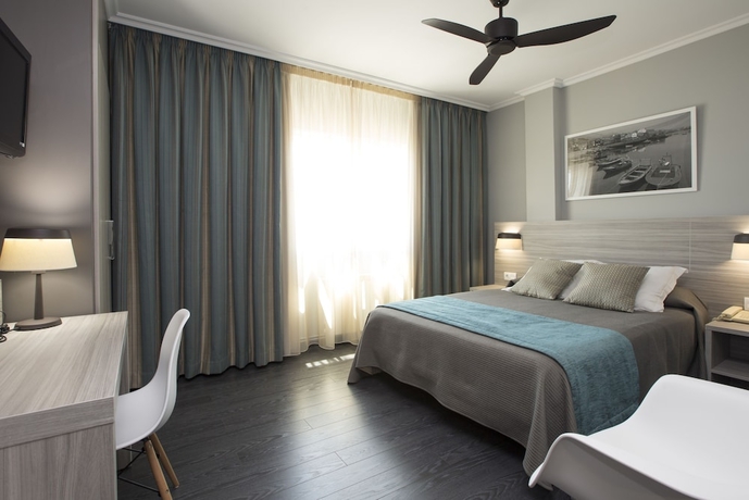 Imagen de la habitación del Hotel Combarro. Foto 12