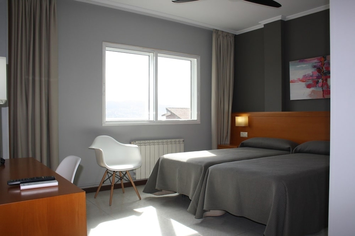 Imagen de la habitación del Hotel Combarro. Foto 15