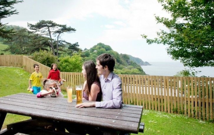 Imagen de los exteriores del Hotel Combe Martin Beach Holiday Park. Foto 8