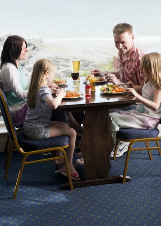 Imagen del bar/restaurante del Hotel Combe Martin Beach Holiday Park. Foto 3