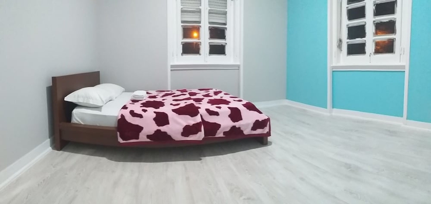 Imagen de la habitación del Hotel Come Inn Costa Caparica. Foto 5