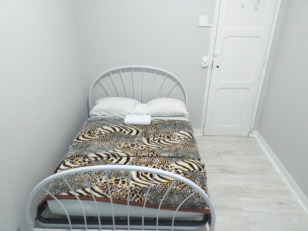 Imagen de la habitación del Hotel Come Inn Costa Caparica. Foto 7
