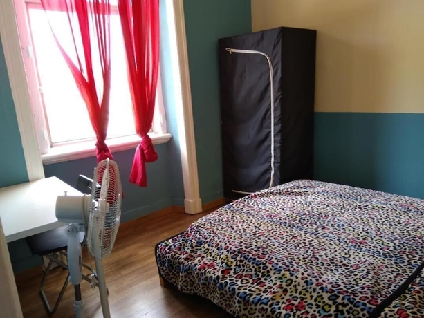 Imagen de la habitación del Hotel Come Inn Costa Caparica. Foto 8