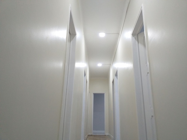 Imagen de los interiores del Hotel Come Inn Costa Caparica. Foto 13