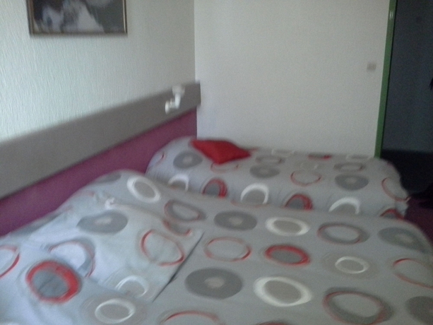 Imagen de la habitación del Hotel Come Inn. Foto 4