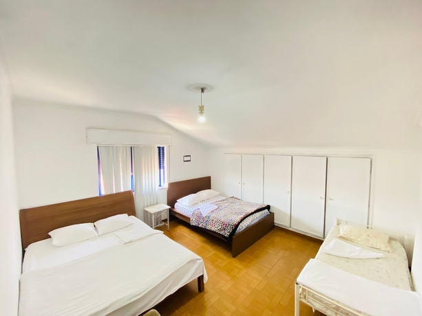 Imagen de la habitación del Hotel Come Inn Sesimbra. Foto 3