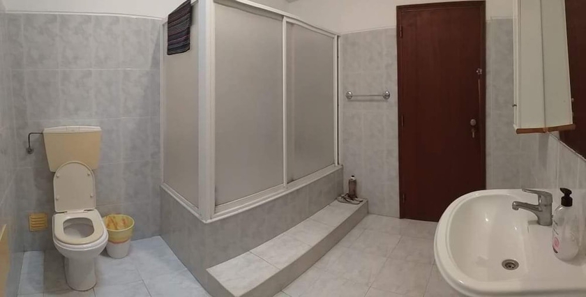 Imagen de la habitación del Hotel Come Inn Sesimbra. Foto 6