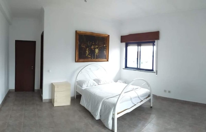 Imagen de la habitación del Hotel Come Inn Sesimbra. Foto 7