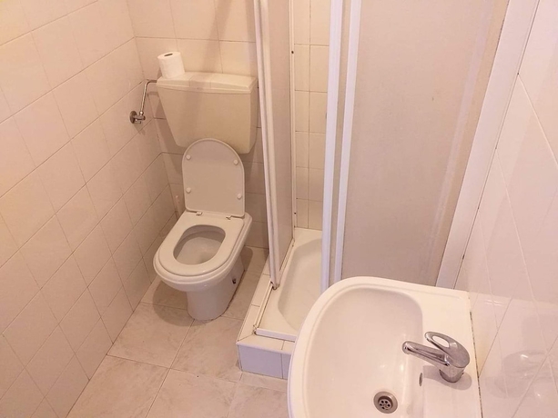 Imagen de la habitación del Hotel Come Inn Sesimbra. Foto 9