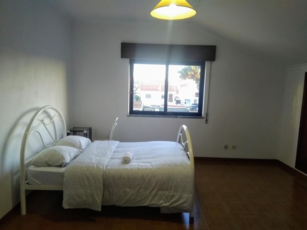 Imagen de la habitación del Hotel Come Inn Sesimbra. Foto 10