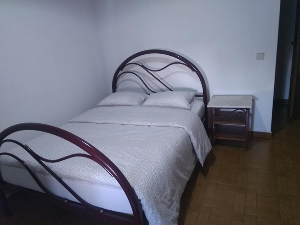 Imagen de la habitación del Hotel Come Inn Sesimbra. Foto 11