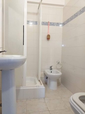Imagen de la habitación del Hotel Come Inn Sesimbra. Foto 15