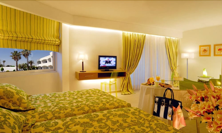 Imagen de la habitación del Hotel Comer Kinetta Beach. Foto 7