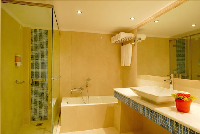 Imagen de la habitación del Hotel Comer Kinetta Beach. Foto 10