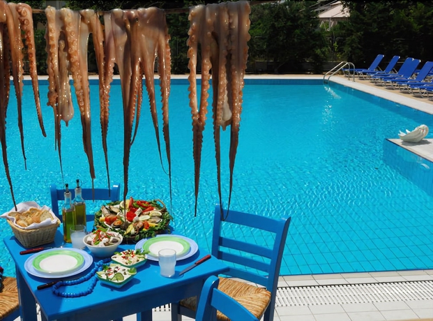 Imagen de la piscina del Hotel Comer Kinetta Beach. Foto 17