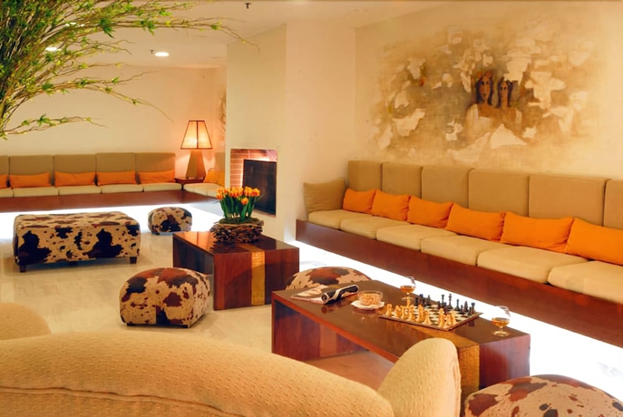 Imagen del bar/restaurante del Hotel Comer Kinetta Beach. Foto 5