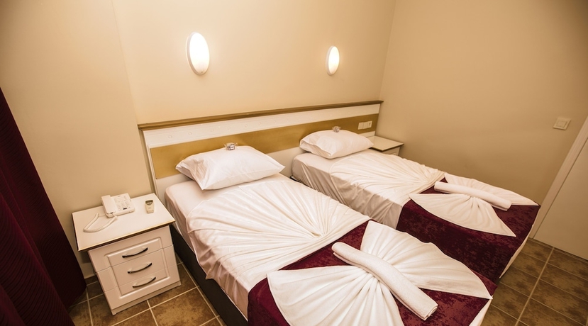 Imagen de la habitación del Hotel Comet Deluxe. Foto 3