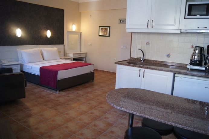 Imagen de la habitación del Hotel Comet Deluxe. Foto 4