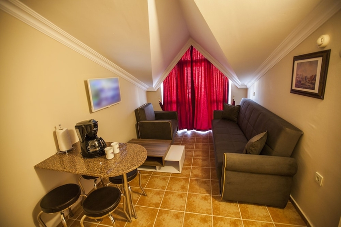 Imagen de la habitación del Hotel Comet Deluxe. Foto 5