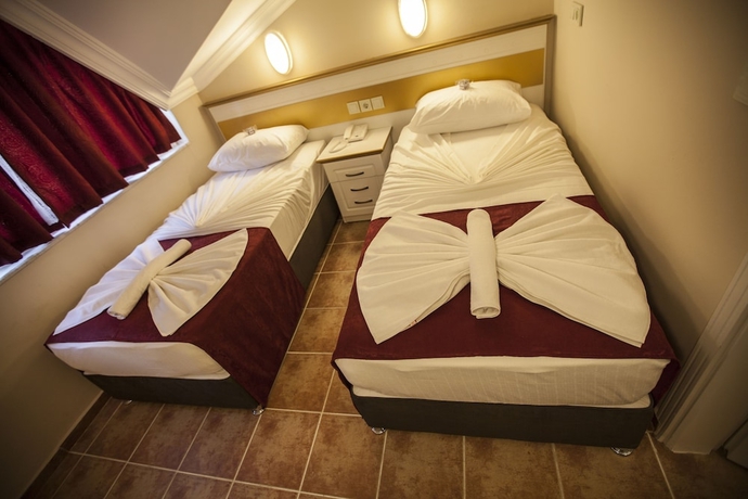Imagen de la habitación del Hotel Comet Deluxe. Foto 6