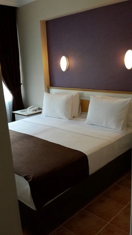 Imagen de la habitación del Hotel Comet Deluxe. Foto 8