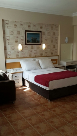Imagen de la habitación del Hotel Comet Deluxe. Foto 10