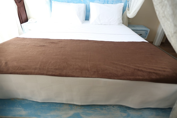 Imagen de la habitación del Hotel Comet Deluxe. Foto 13