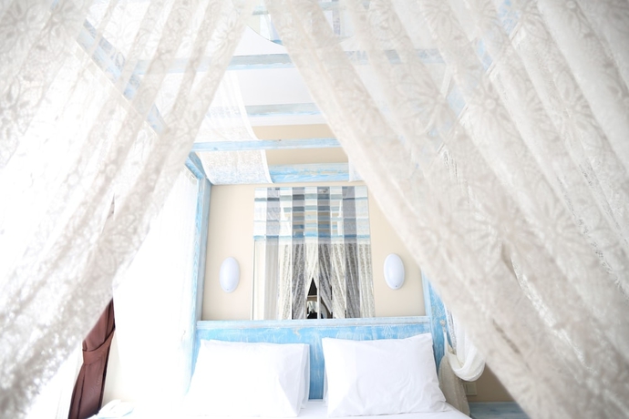 Imagen de la habitación del Hotel Comet Deluxe. Foto 15