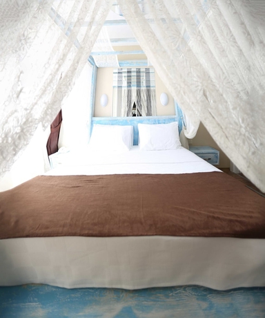 Imagen de la habitación del Hotel Comet Deluxe. Foto 16