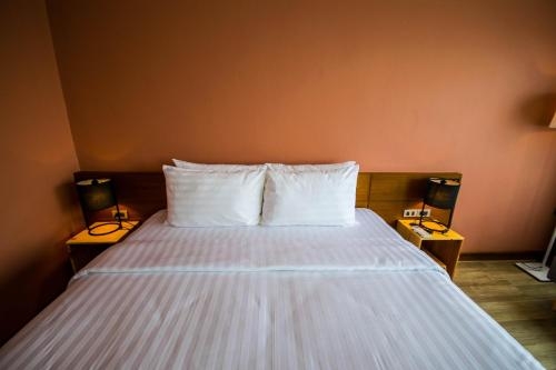 Imagen de la habitación del Hotel Comet Suratthani. Foto 7