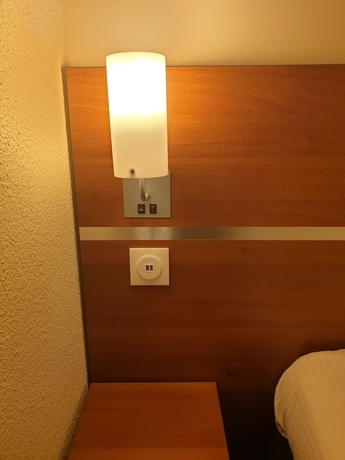 Imagen de la habitación del Hotel Comfort Aeroport Lyon St Exupery. Foto 8