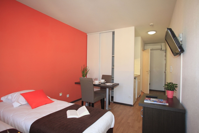 Imagen de la habitación del Hotel Comfort Aparthotel Aix Le Tholonet. Foto 7