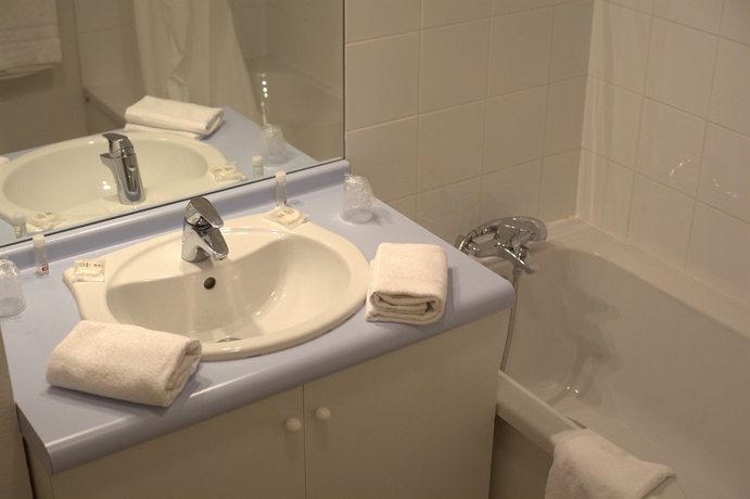 Imagen de la habitación del Hotel Comfort Aparthotel Divonne L'Oree du Parc. Foto 4