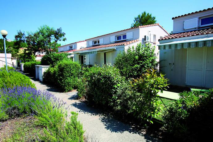 Imagen de los exteriores del Hotel Comfort Aparthotel Mandelieu la Napoule Village. Foto 7