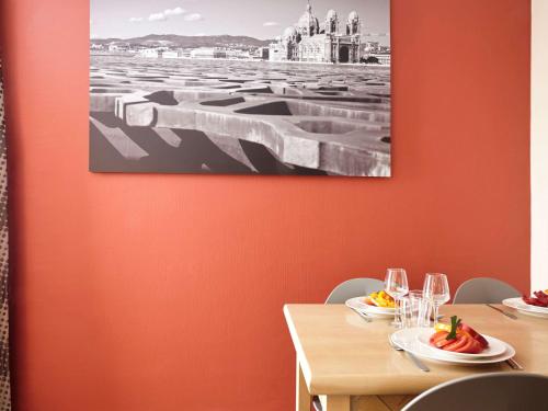 Imagen general del Hotel Comfort Aparthotel Marseille Prado. Foto 8
