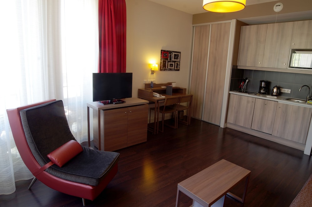 Imagen de la habitación del Hotel Comfort Aparthotel Saint-Etienne. Foto 3