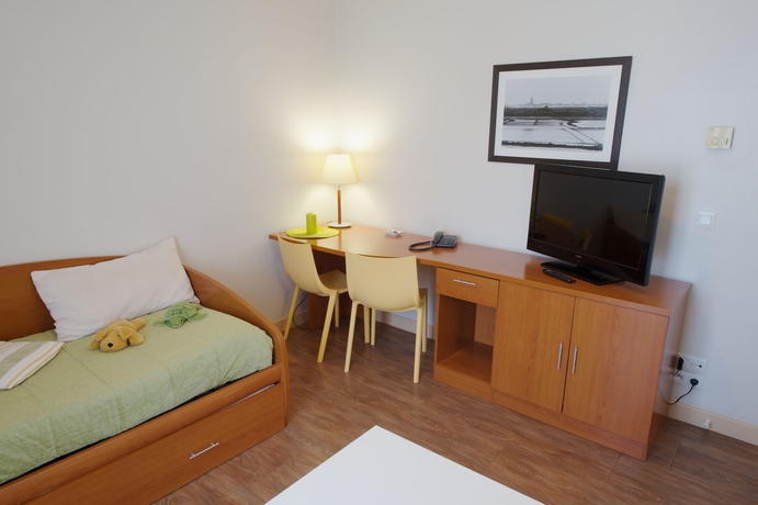 Imagen de la habitación del Hotel Comfort Aparthotel Saint-Nazaire Les Portes de l Ocean. Foto 3