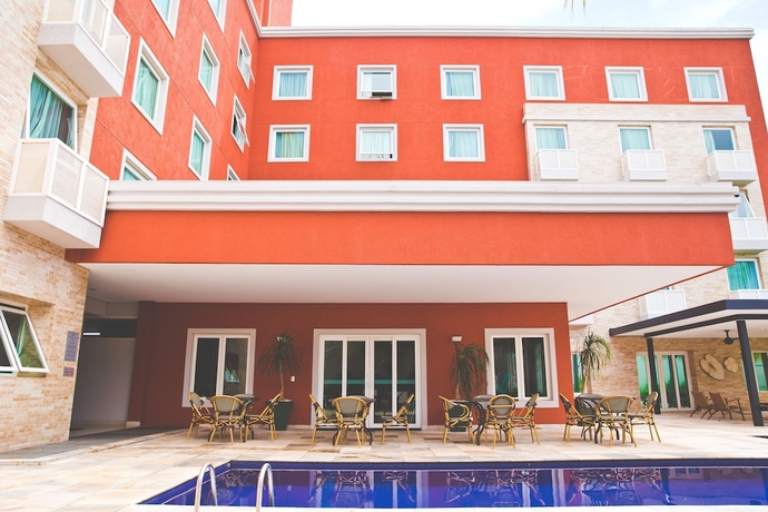 Imagen de la piscina del Hotel Comfort Araraquara. Foto 19